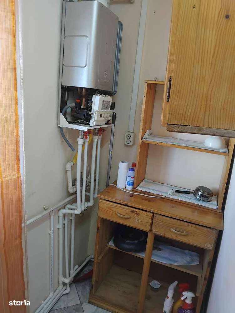 De vanzare 2 camere decomandat etajul 1 pret 50.000e - Imagine principală: 4/10