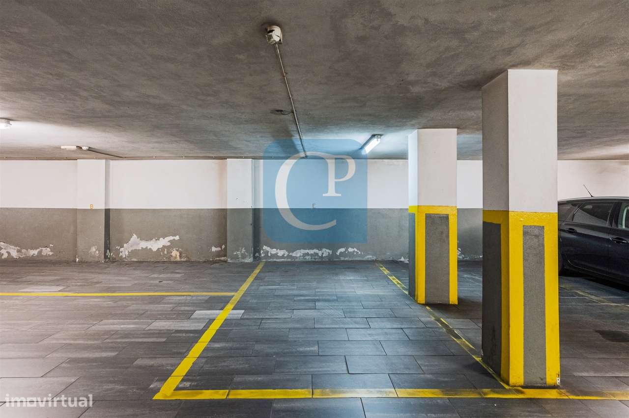 Apartamento T2 com lugar de garagem de arrumos nos Caulinos-21