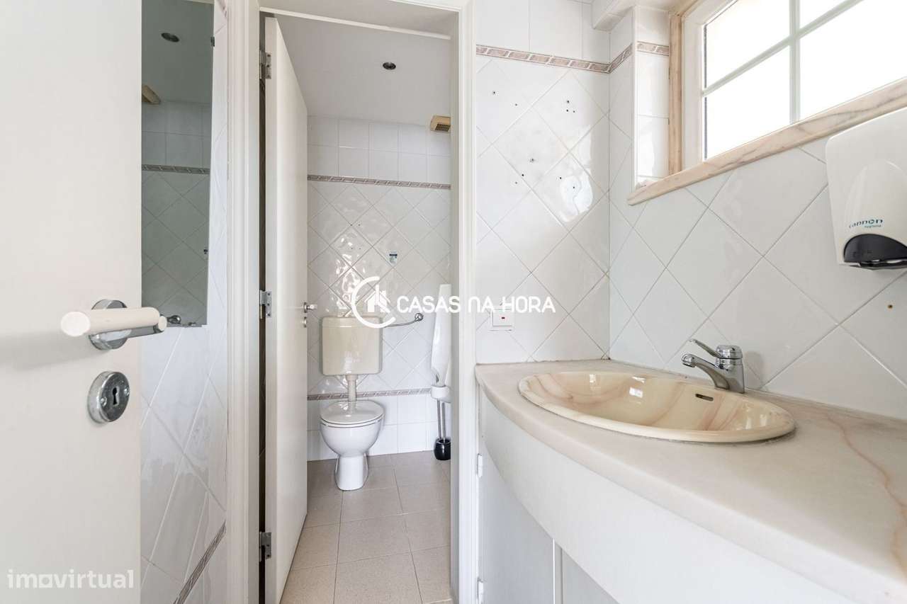 Andar de Moradia  convertida em clínica | Potencial para habitação ...-9