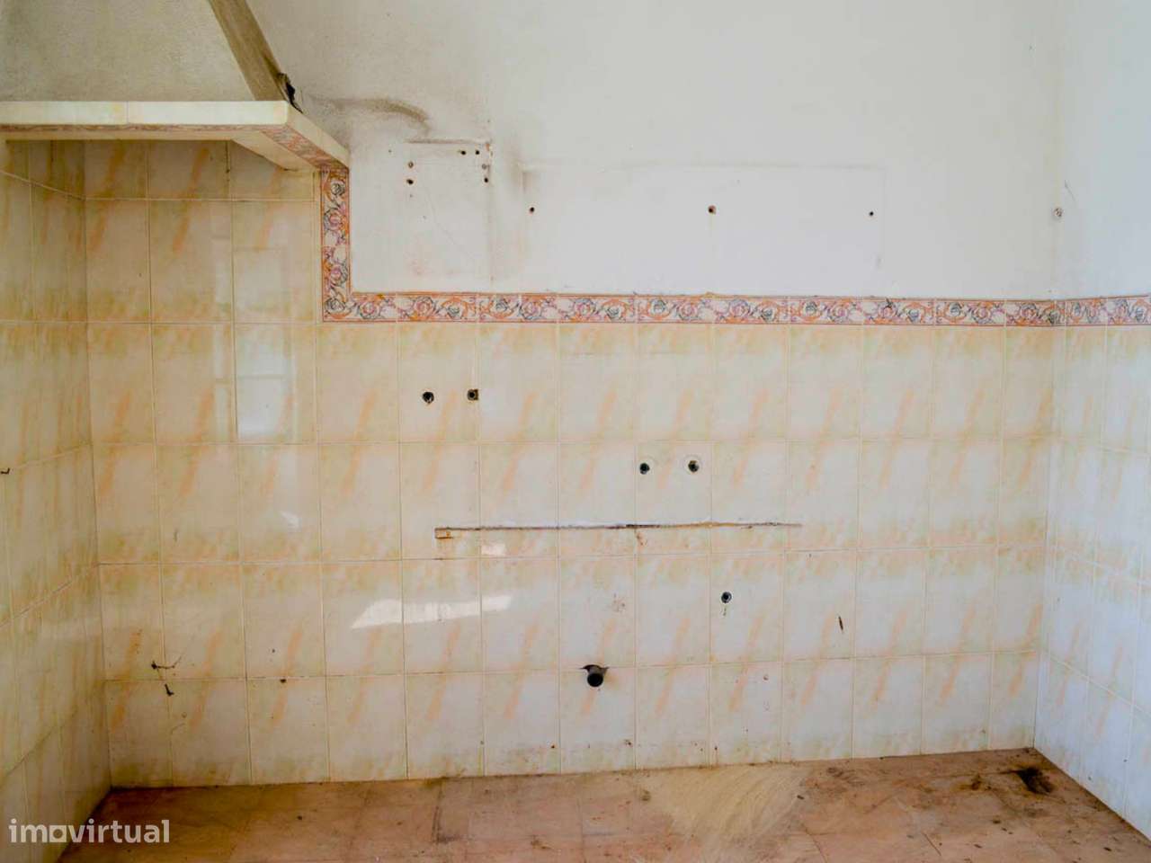 Moradia T2 com vista rio a necessitar de obras-5