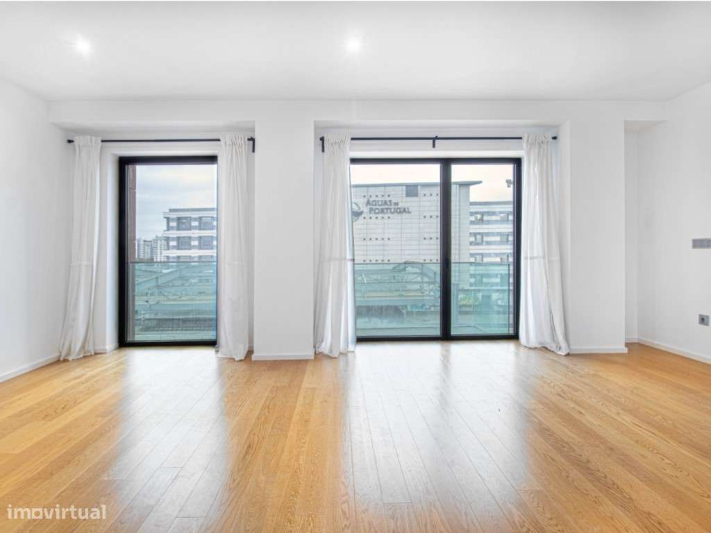 Apartamento T3, com garagem nas Avenidas Novas - Grande imagem: 4/29