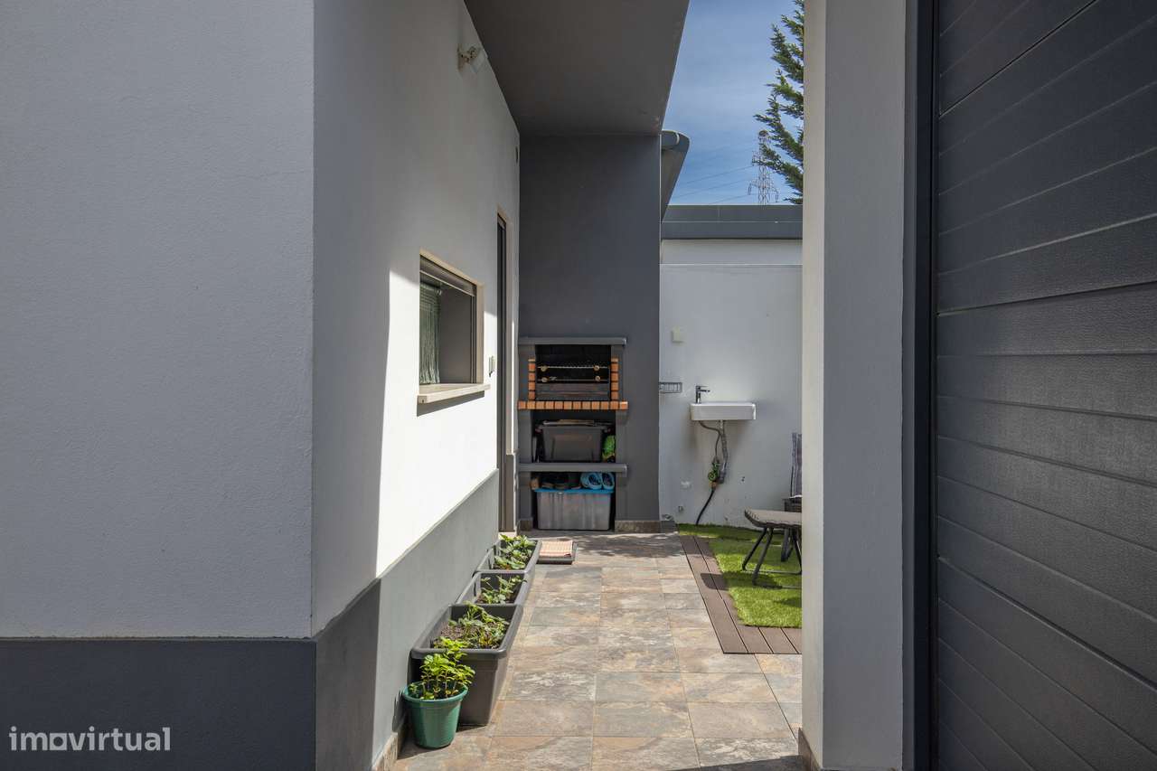 Moradia T3+1 garagem box jardim Quinta do Conde Sesimbra-39