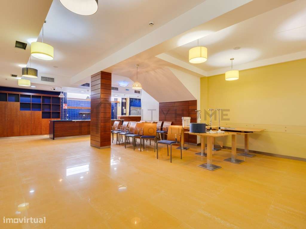 Espaço Comercial de 425m² no Coração de Faro-11