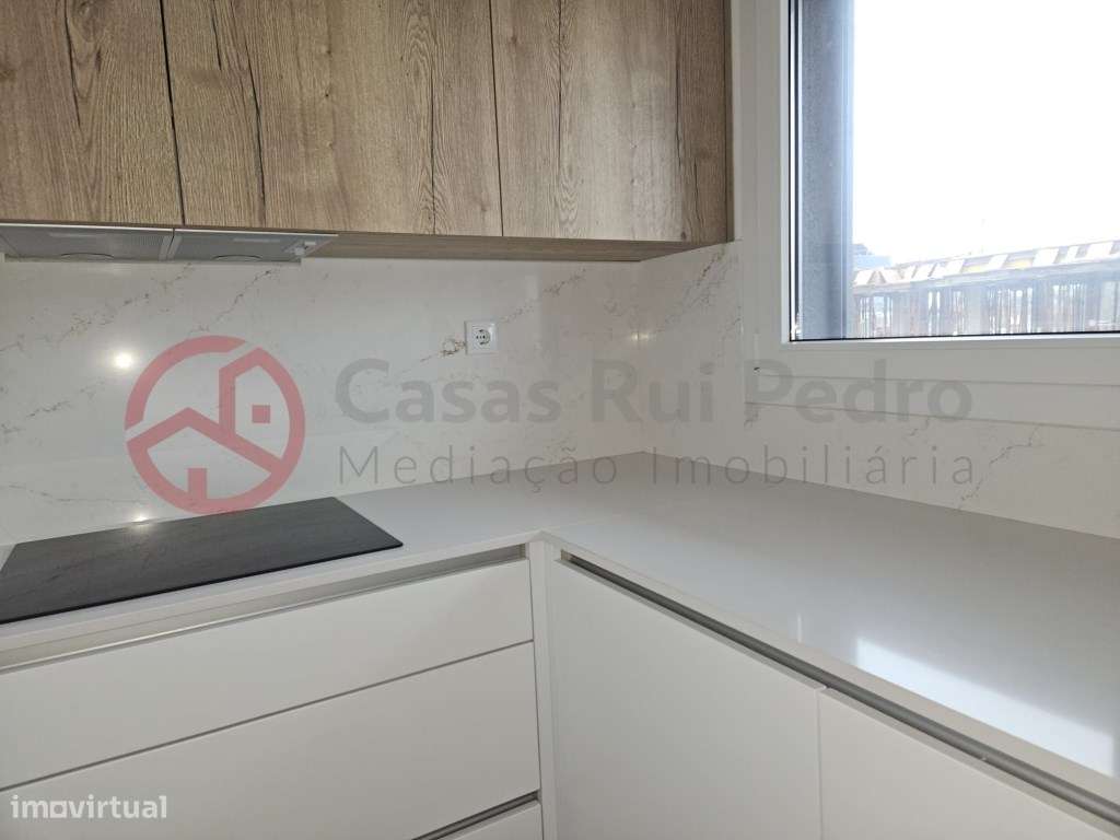 Apartamento T3 + Apartamento T2 com parqueamento, no Feijó - Grande imagem: 4/26