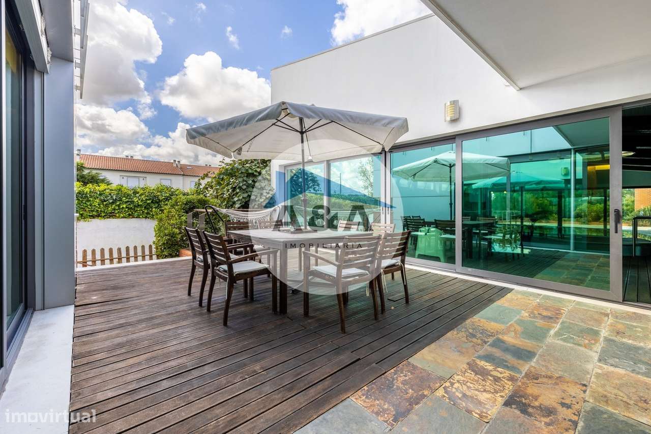 Exclusiva Propriedade de Luxo com Áreas Generosas e Próxima das Praias-46