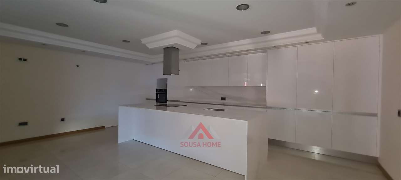 Moradia T7 + Sala c/ 100M2 + Terreno 4.666M2-12