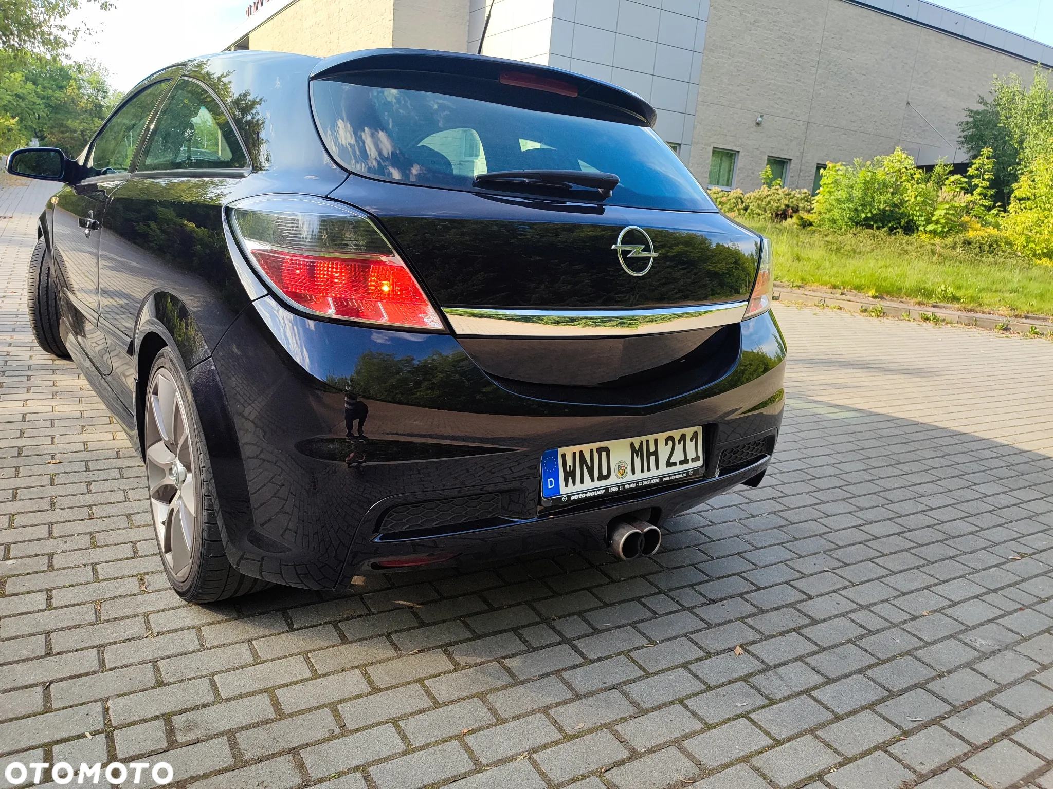 Opel Astra III GTC 2.0 T OPC - 4