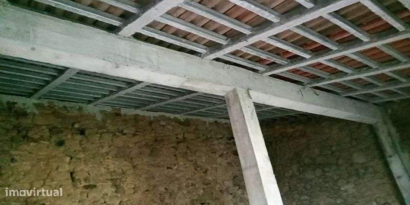 Vendo armazém  Paredes Robustas de Granito e telhado novo - Grande imagem: 5/6