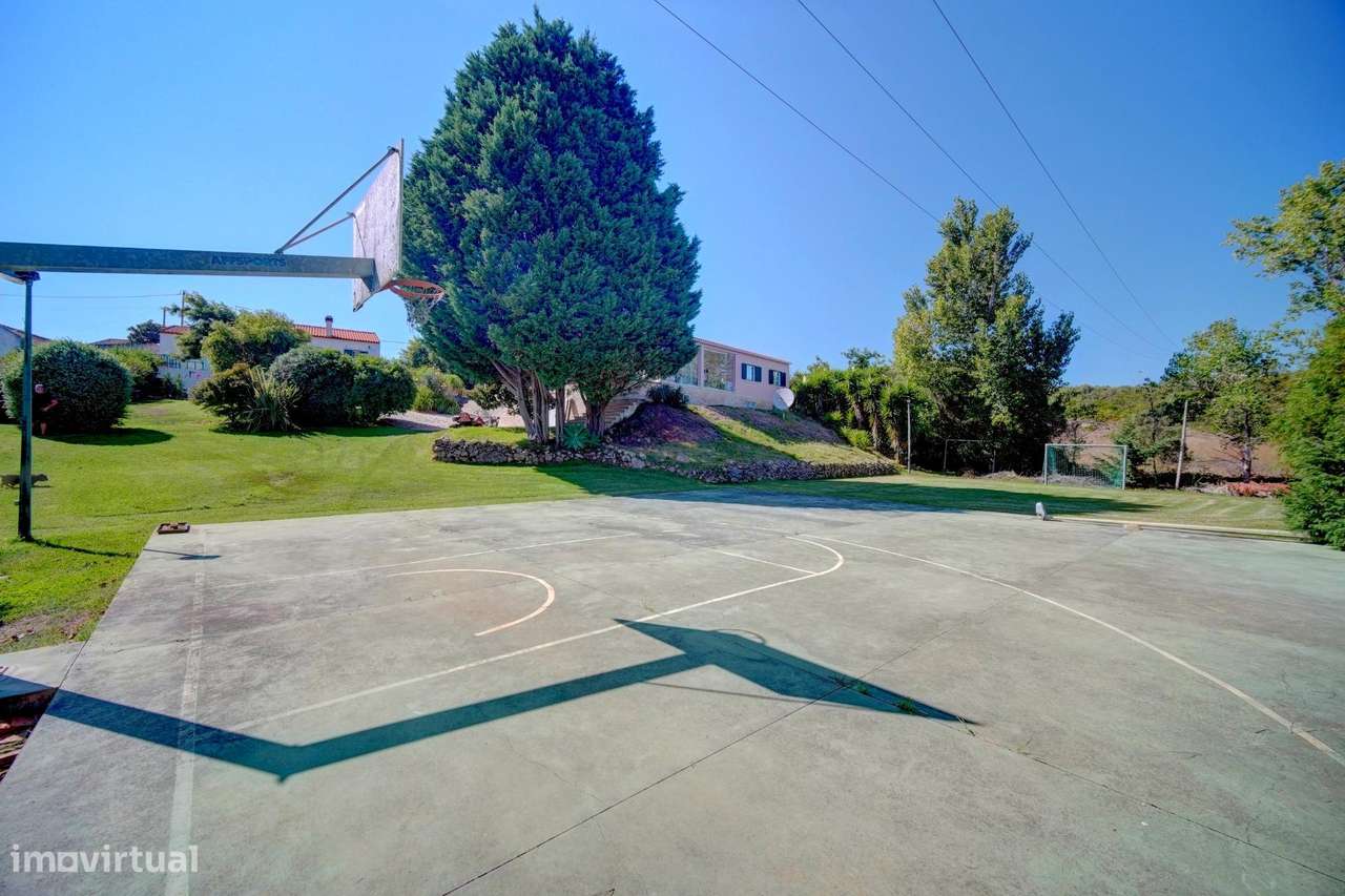 Quinta com Casa Tradicional com Piscina e Terreno de 8.800 m²-6