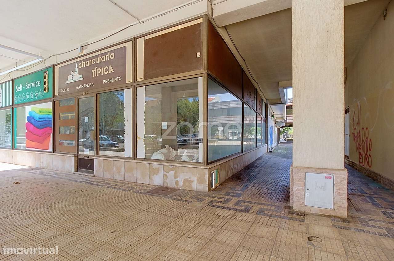 Loja com Potencial para T1 à Venda no Bairro do Liceu, Aveiro-12