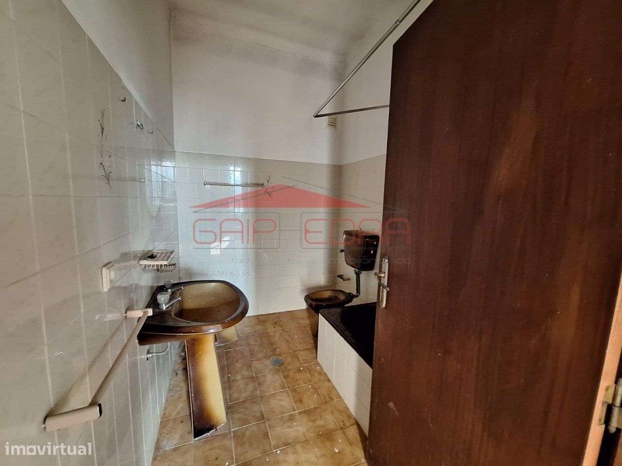 Moradia T4 com garagem e lareira perto das montanhas-18