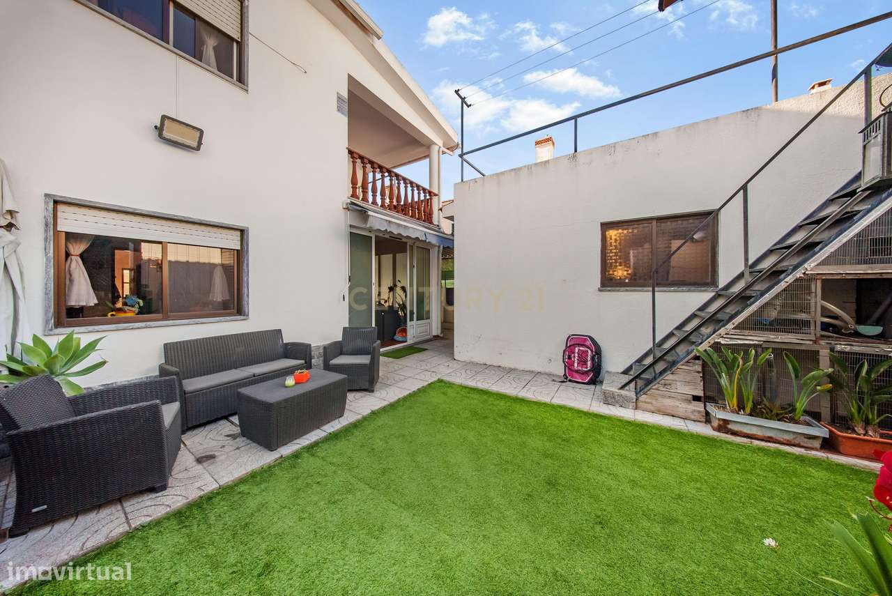 Moradia Geminada T3 com excelentes áreas, terreno e localização privil-33