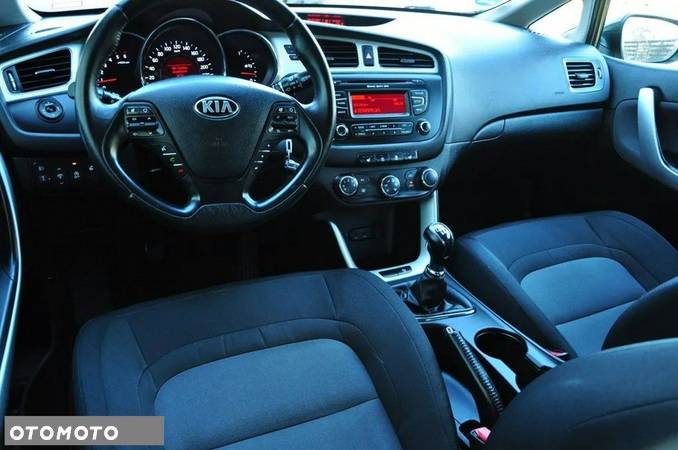 Kia Ceed - 36