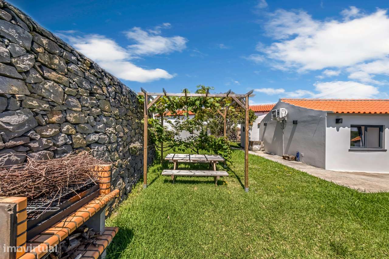 Moradia T1 com jardim e Licença de Alojamento Local Ativa Angra do Her-5