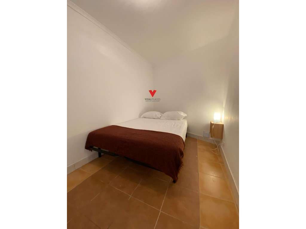 Prédio para recuperar em Campo Ourique-6