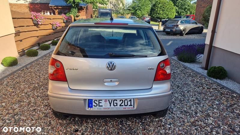 Volkswagen Polo 1.4 16V Highline - 11