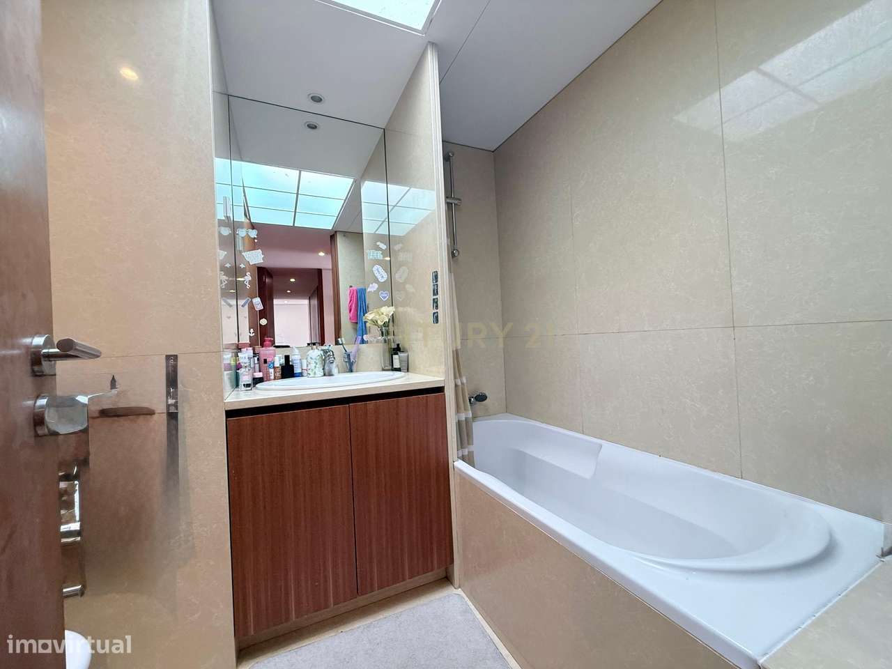 Moradia T3 com suite master, em condomínio de prestígio – Estrada Real-27