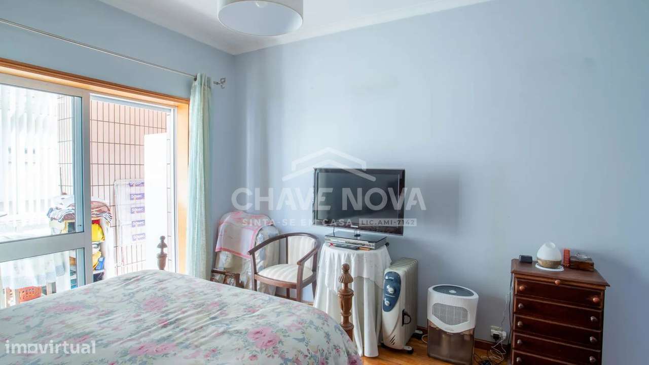 Apartamento T2 c/ varanda em Canelas-21