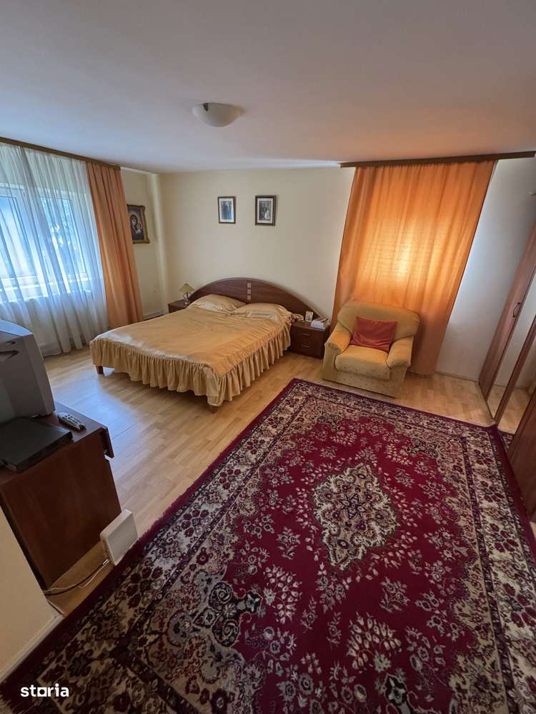 Garsoniera la curte Predeal - Imagine principală: 1/9