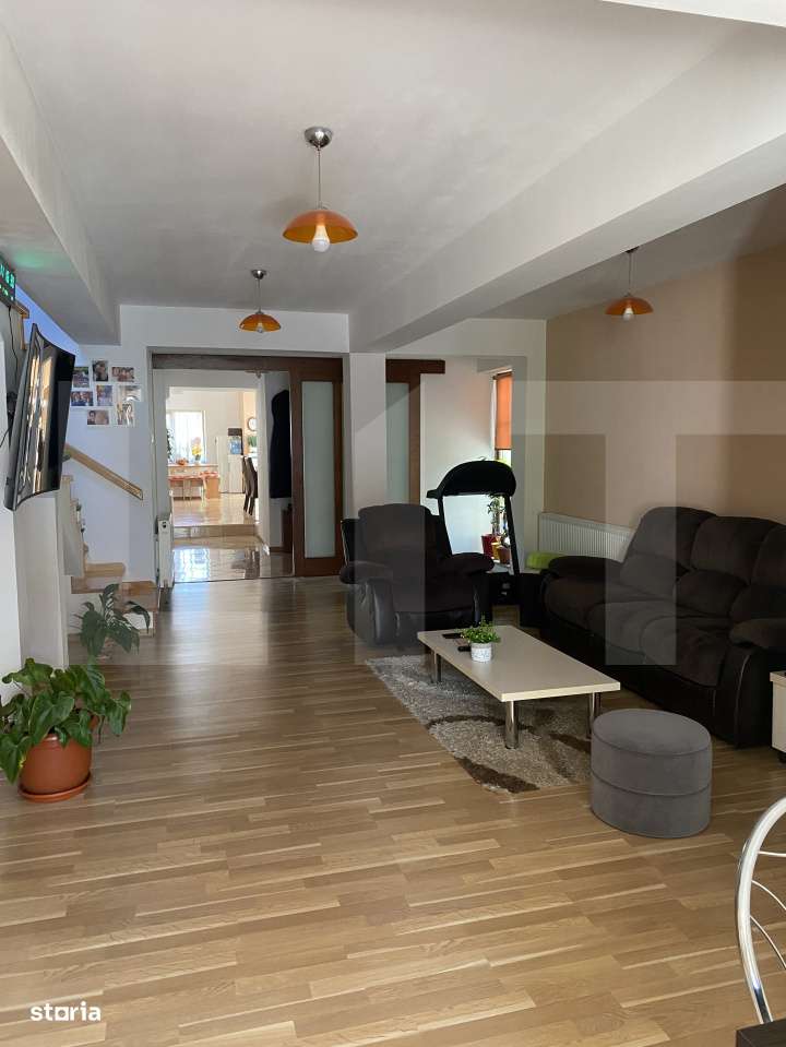 Vila spatioasa cu 5 dormitoare si curte de 730 mp - Imagine principală: 4/17