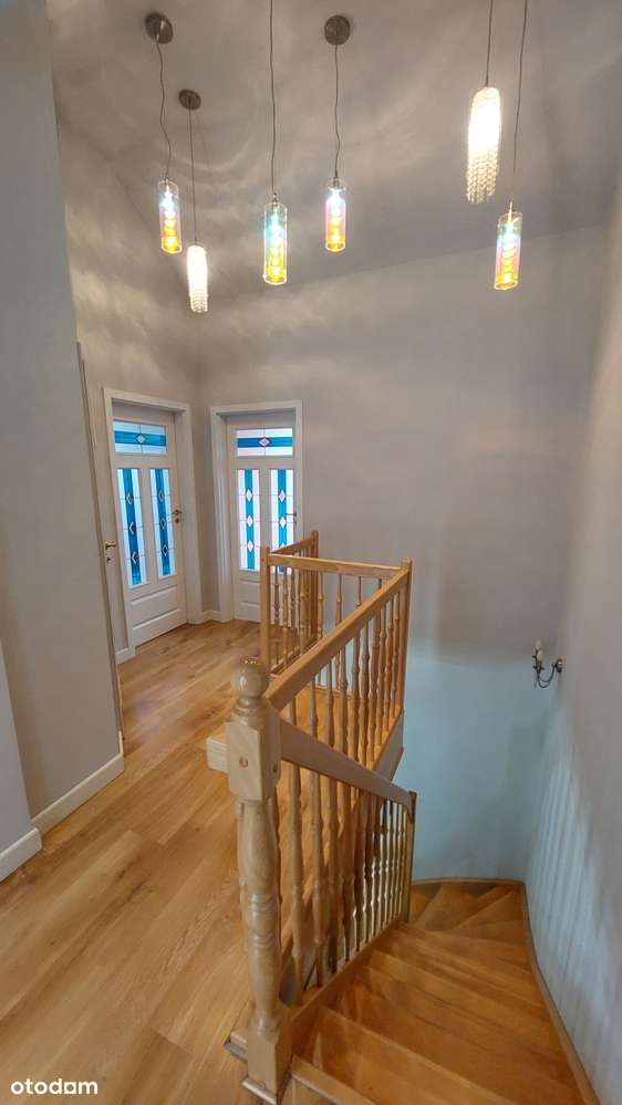 Dom wolnostojący w klasycznej, funkcjonalnej formie-14