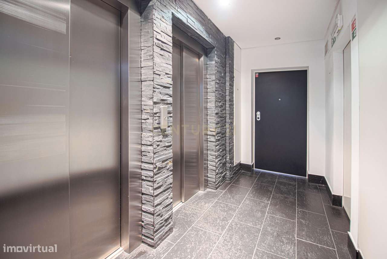 Apartamento T4 +1 com 272 m2 Vista Panorâmica em Lisboa e 3 Lugares de-36