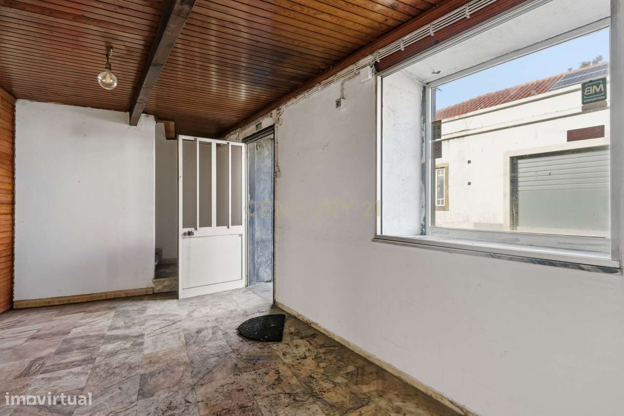 Imóvel comercial no centro da Merceana concelho de Alenquer, composto - Grande imagem: 2/22