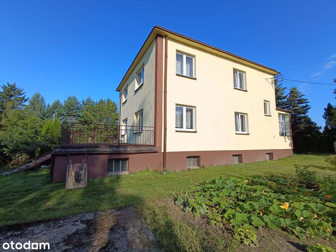 Dom pod miastem 5 pokoi 3 garaże  ogród i sad-2