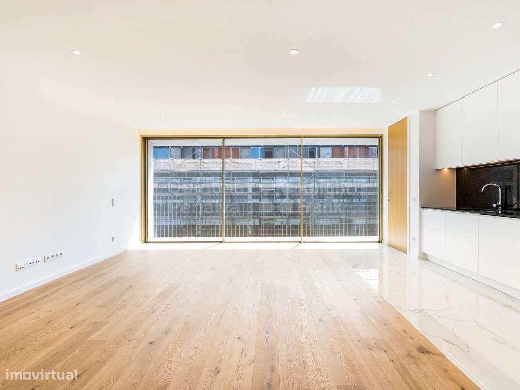 Apartamento T2 com varanda e estacionamento em Canidelo - Grande imagem: 4/29