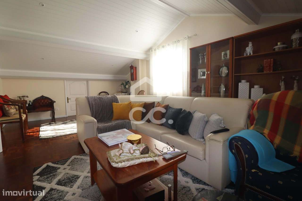 Moradia com 4 Quartos e Anexo T1  - São Vicente Ferreira - Ponta Delga-23