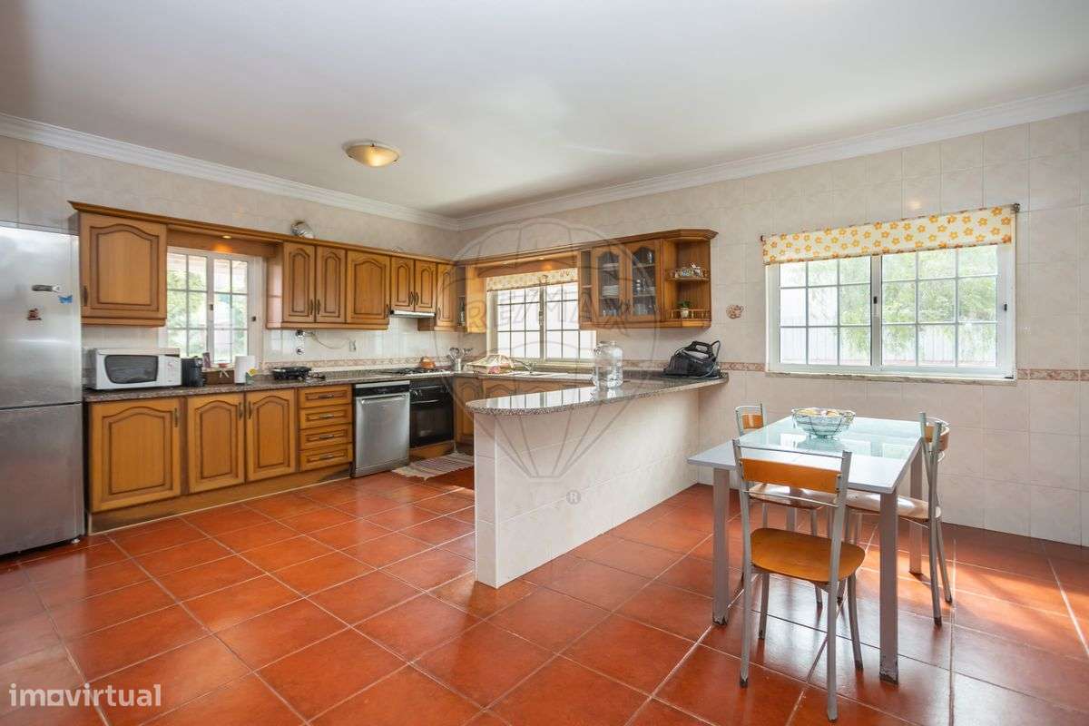 Moradia T4 em Quinta do Anjo-20