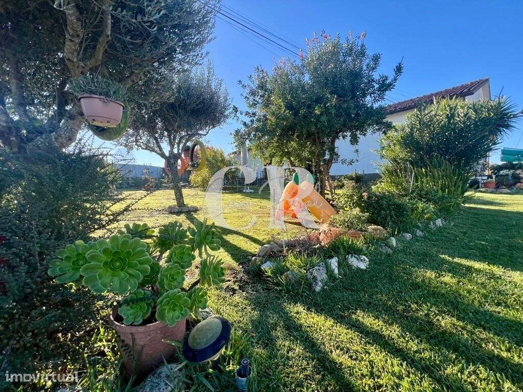 Excelente moradia térrea e independente com jardim em Arega - Figueiró-3