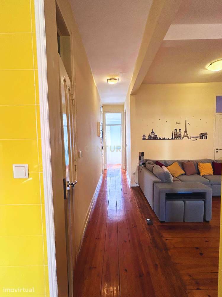 T2 Remodelado com Vista Lateral de Rio – 80m²-13