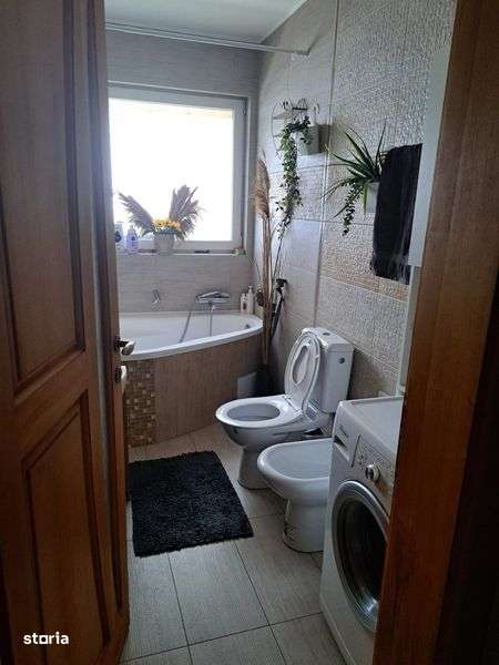 Vand apartament 3 camere,zona 300 ,et.1(bloc nou) - Imagine principală: 5/7