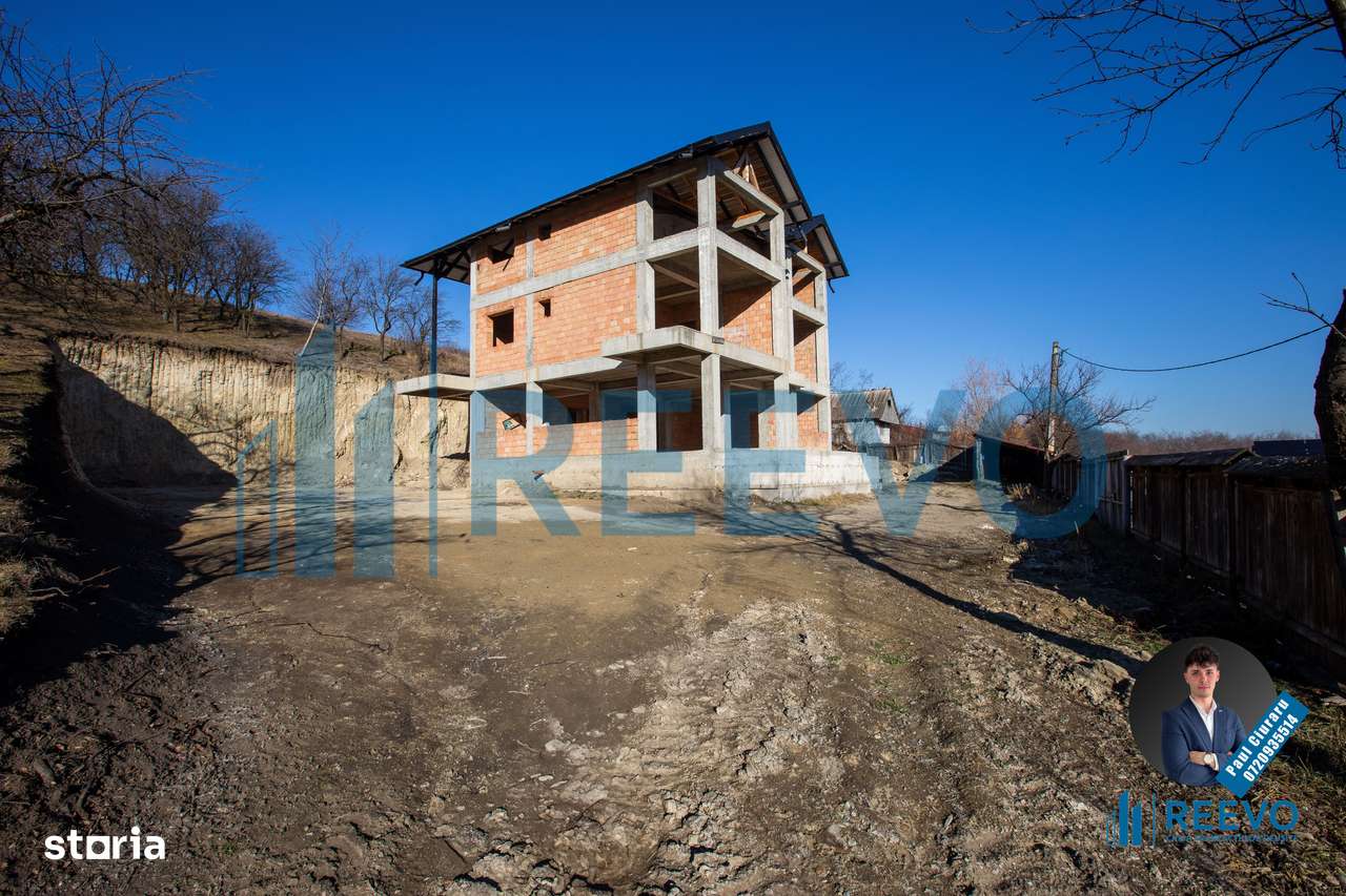 Pensiune/Vilă la roșu P+E+M în Sărata - Imagine principală: 4/20