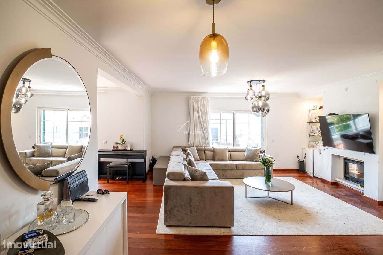 Moradia Independente no Estoril com 4 Quartos, Piscina e Garagem - Grande imagem: 5/34