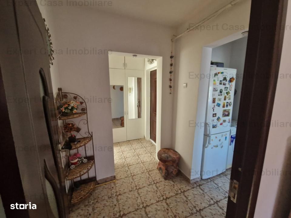 Apartament 3 camere Decomandat. Mircea cel Batran. etj inferior