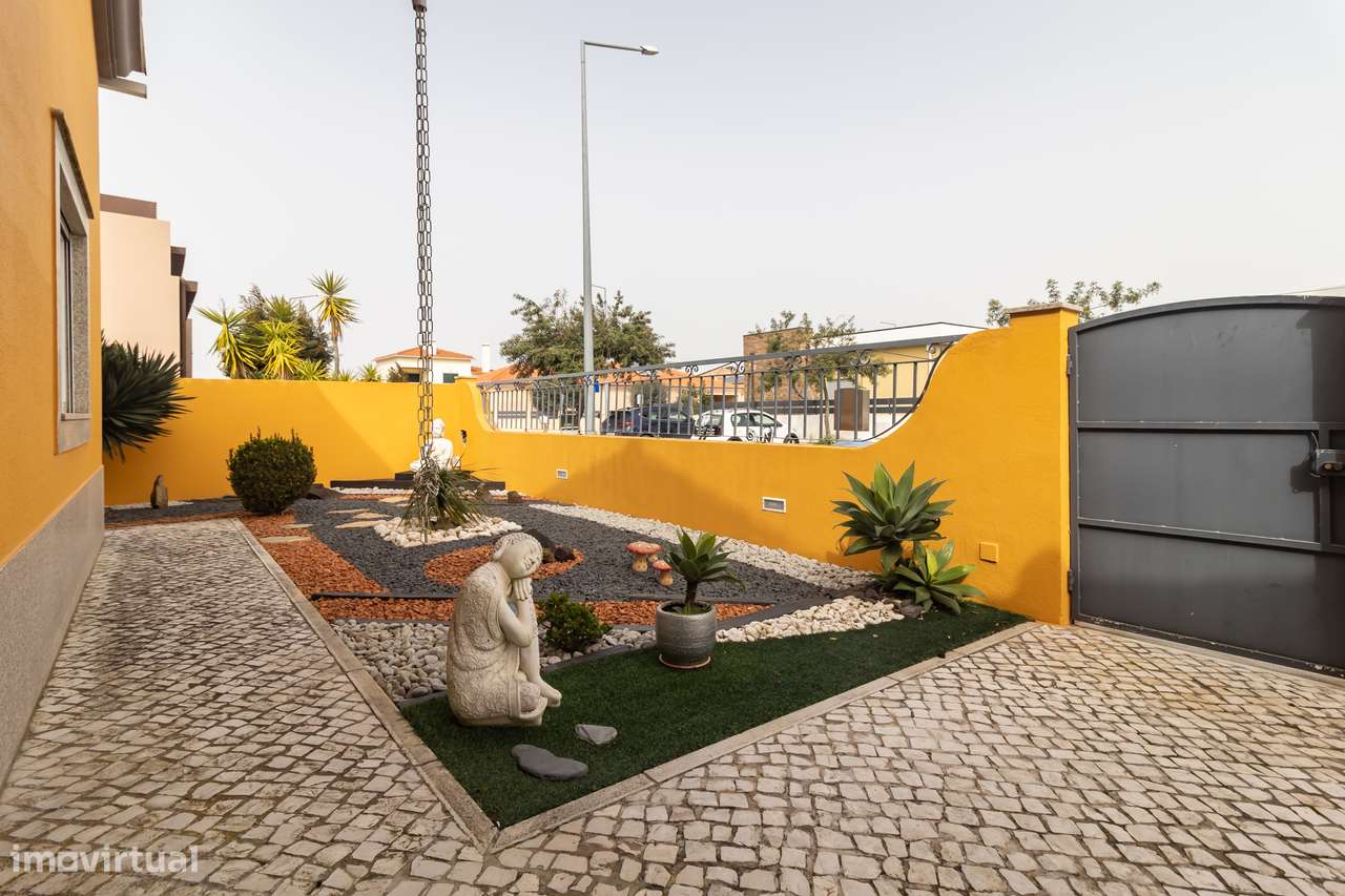 Moradia em Azeitão T4+2, Piscina, 3 suítes - Grande imagem: 3/60