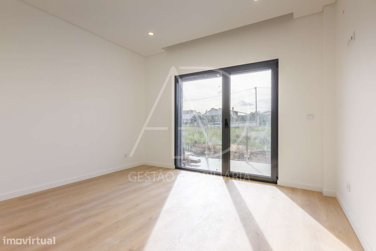 Moradia T3 Premium, Nova,  em Fernão Ferro-17