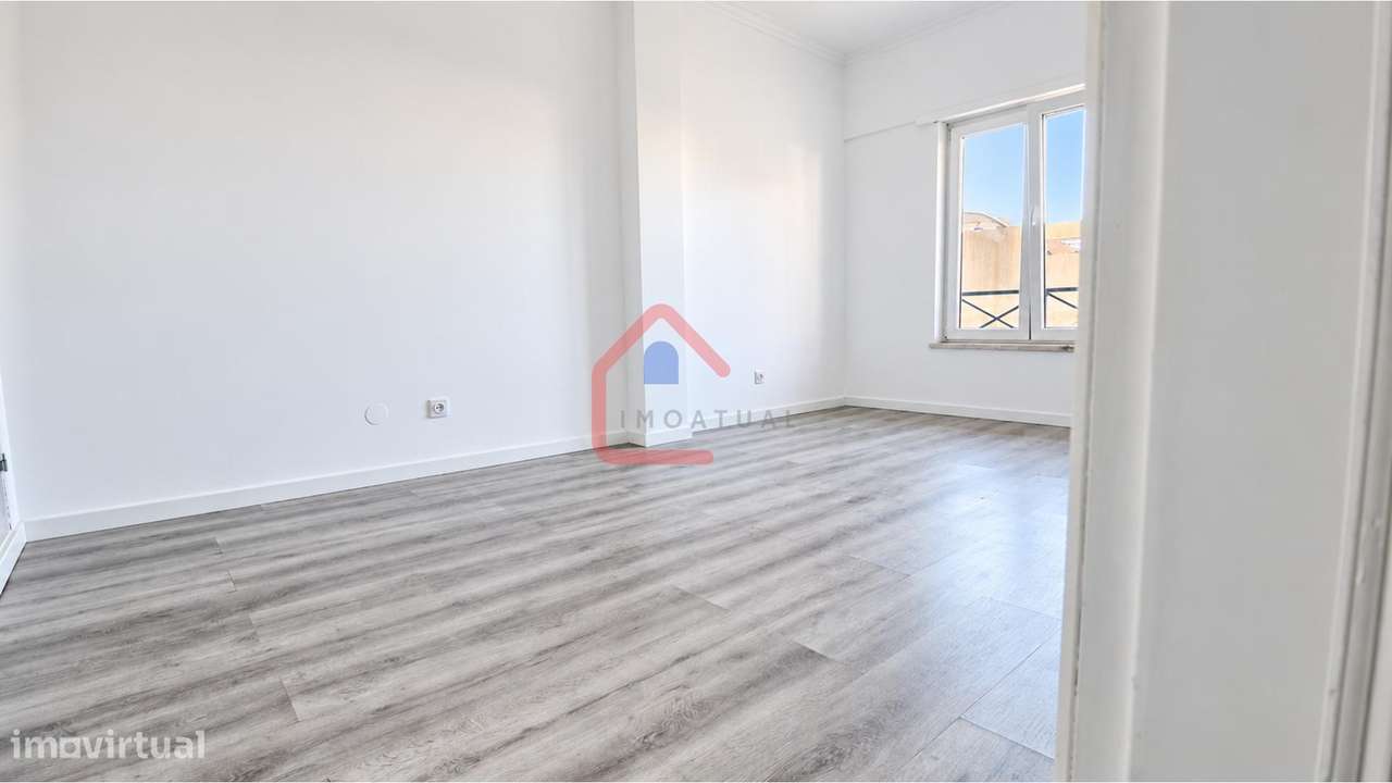 Apartamento T3 em Quinta do Conde-11