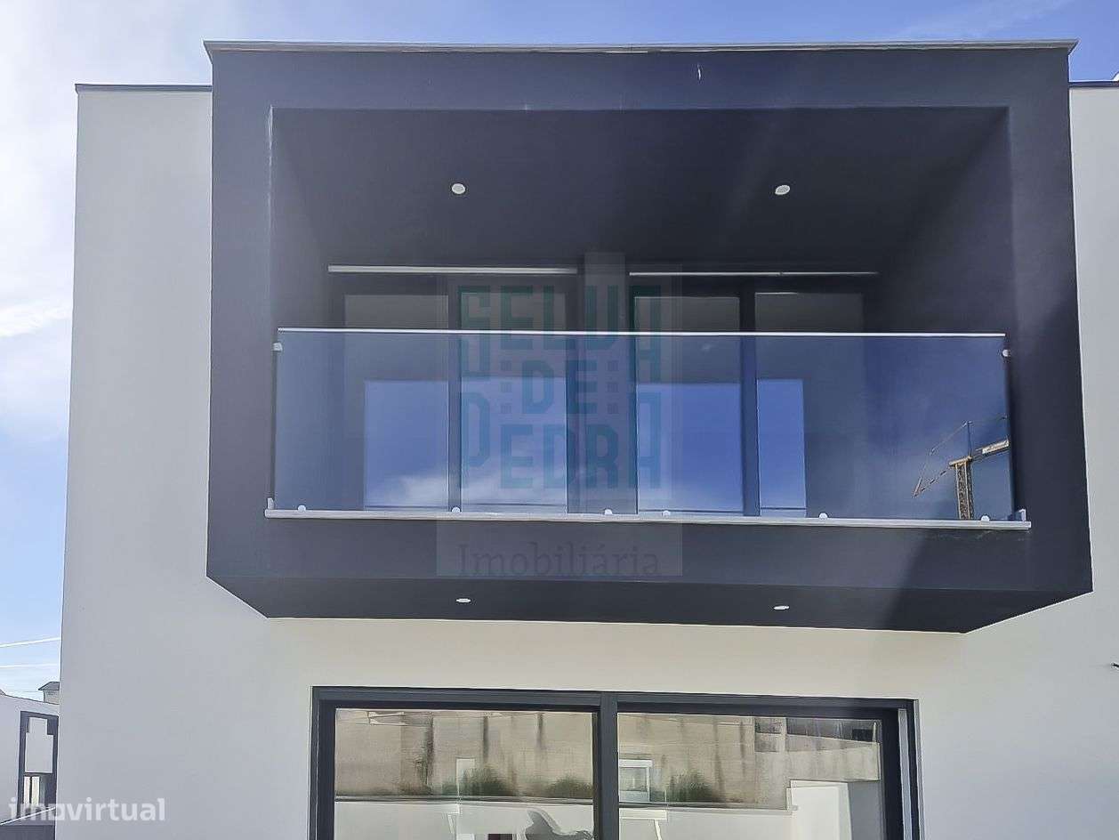 Moradia de 3 frentes V4 Famalicão-7