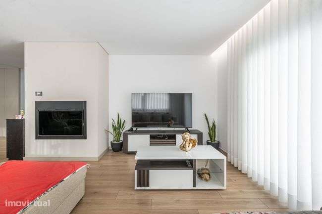 Moradia T4 à venda em Vila Verde - Loureira-5