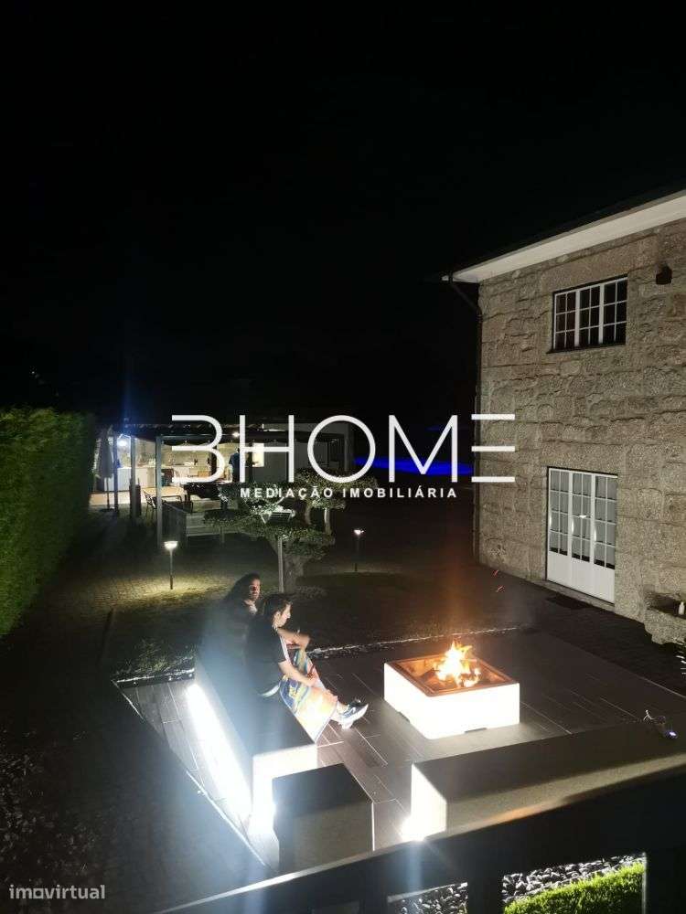 Propriedade com Casa em Pedra, T6, com piscina e campo de jogos-32