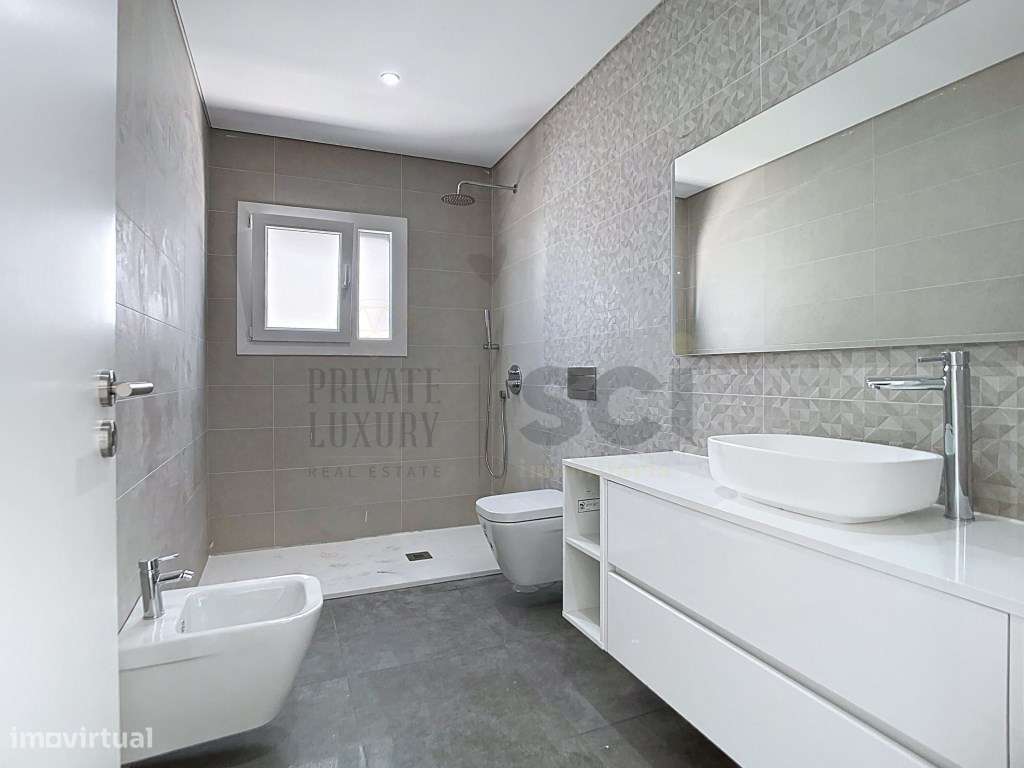 Moradia Térrea independente T3+1 em Fernão Ferro, boas áreas - Grande imagem: 4/34