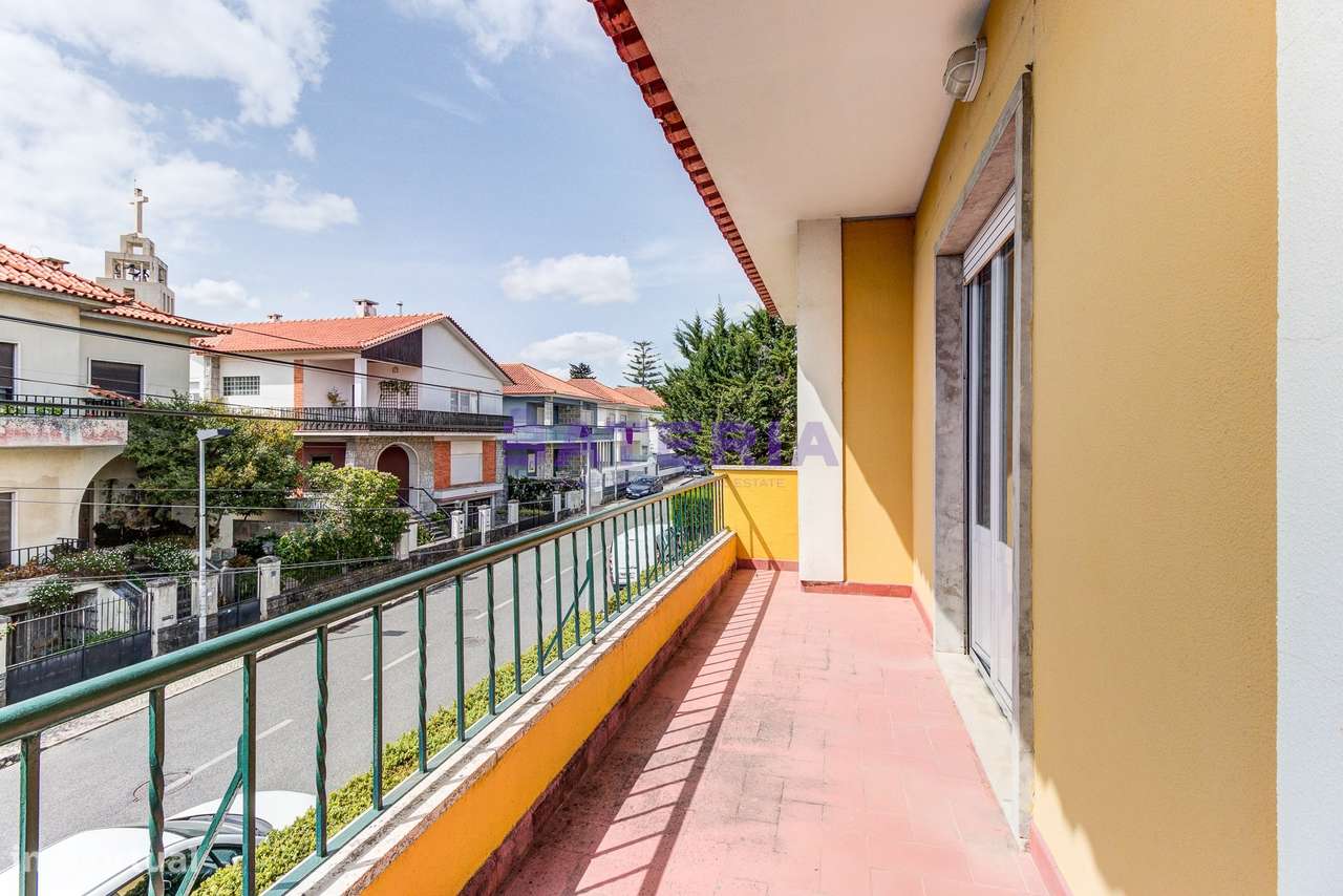 Moradia Independente T5 em Linda-a-Velha-31