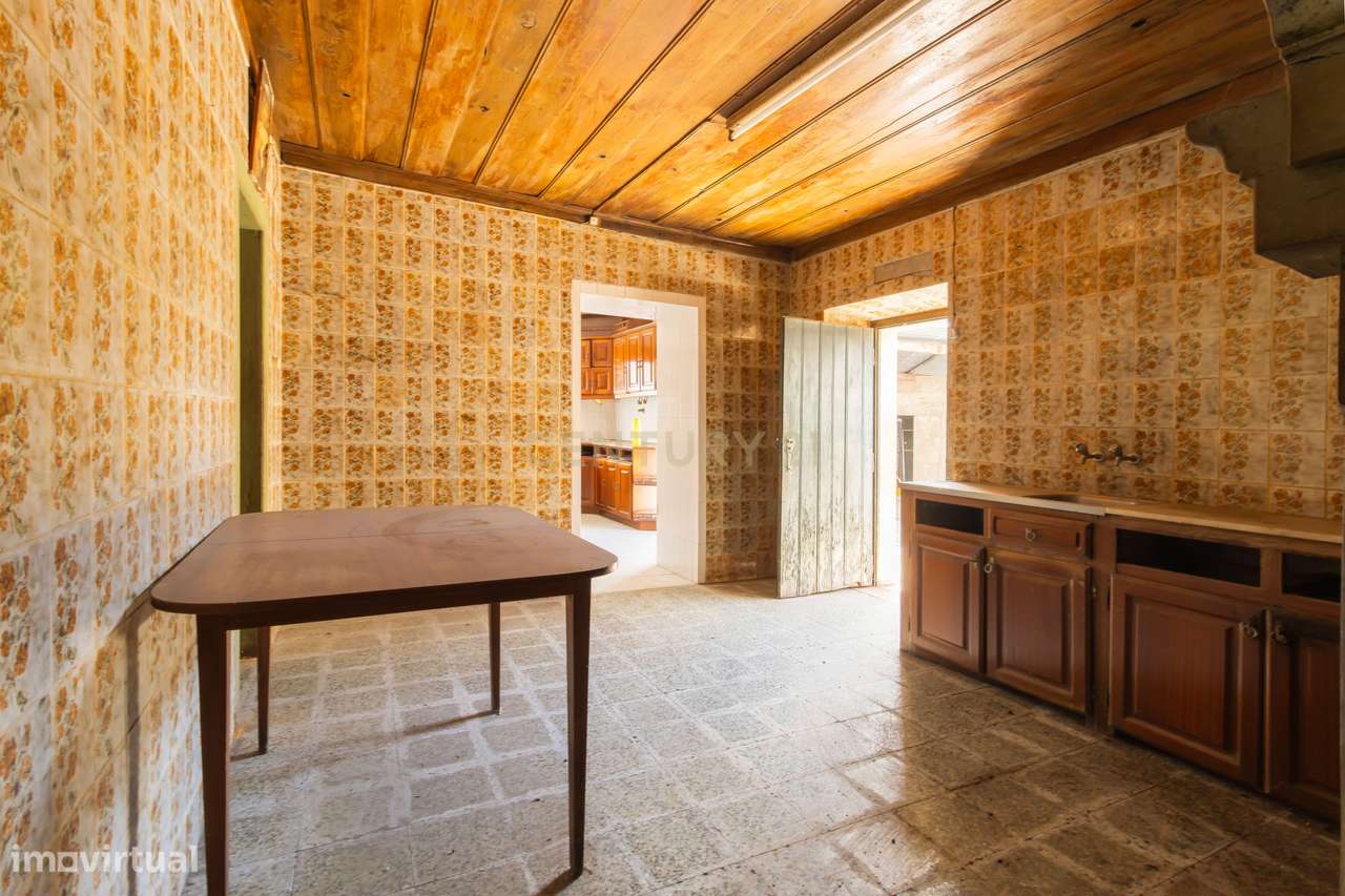 Moradia T6 com Entradas Independentes – Oportunidade Única a 5 Minutos - Grande imagem: 5/12