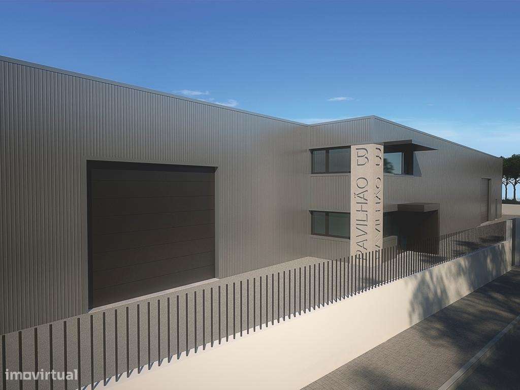 Pavilhão em Batalha com 370 m2 - Grande imagem: 2/22