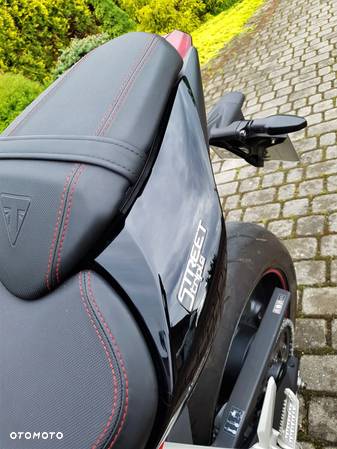 Triumph Street Triple - 8