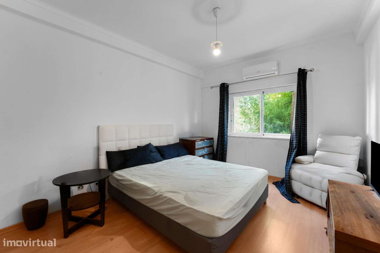 Moradia T4+1 com piscina e jardim, no Murganhal, Caxias-24