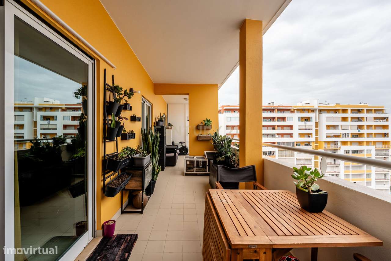 Apartamento T2 com Garagem e Piscina – Alto do Quintão, Portimão - Grande imagem: 3/24